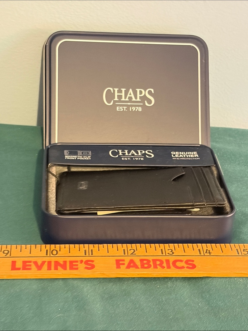 Chaps Black Leather Card Wallet with Branded Tin